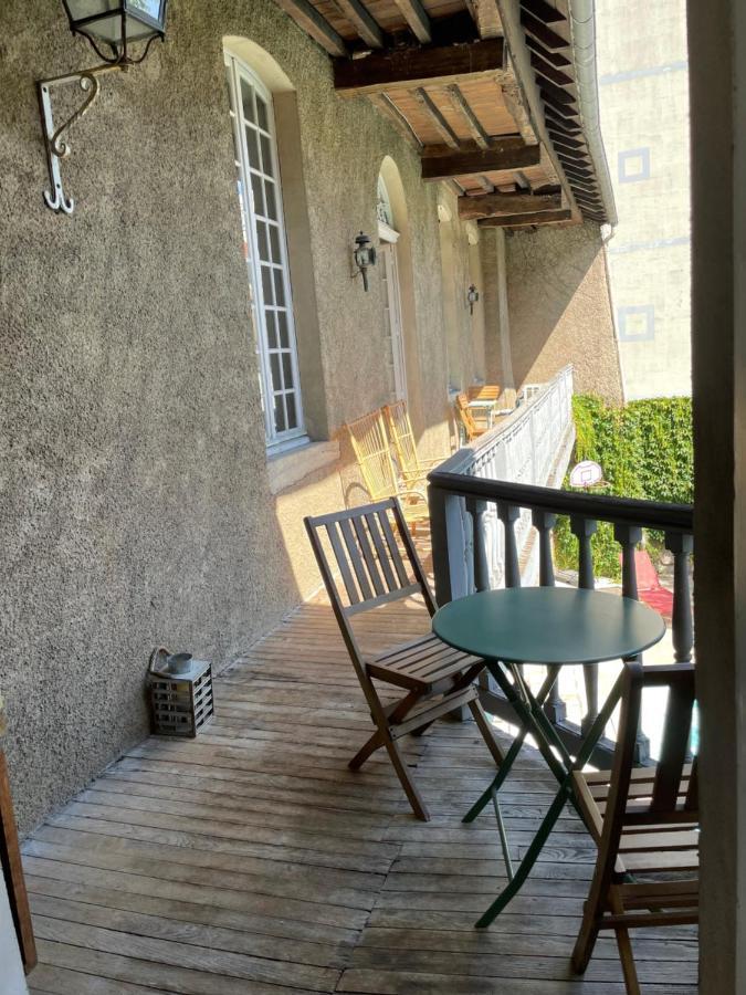 La Maison Aux Murs Anciens Et Ses Chambres タルブ エクステリア 写真
