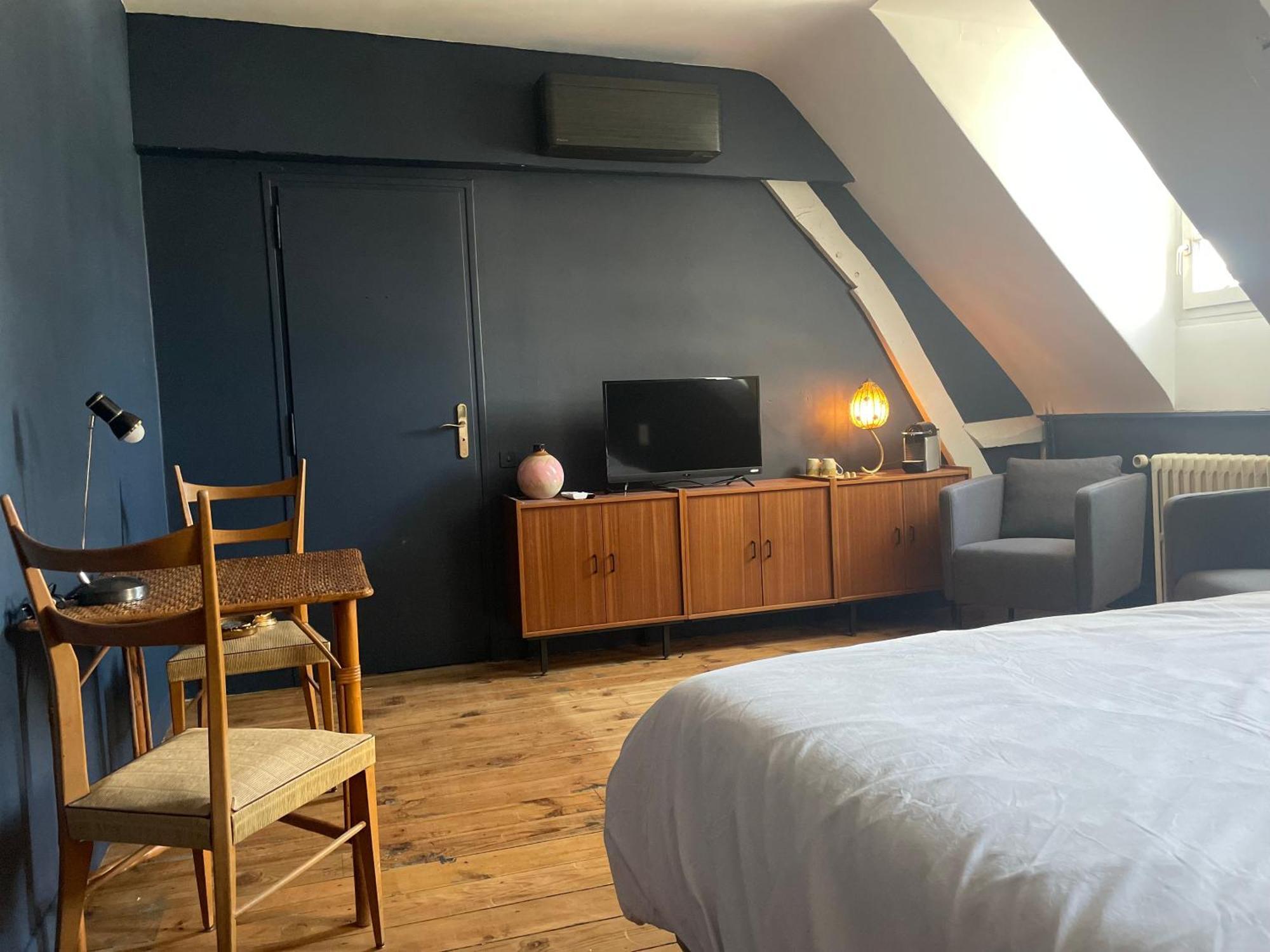 La Maison Aux Murs Anciens Et Ses Chambres タルブ エクステリア 写真